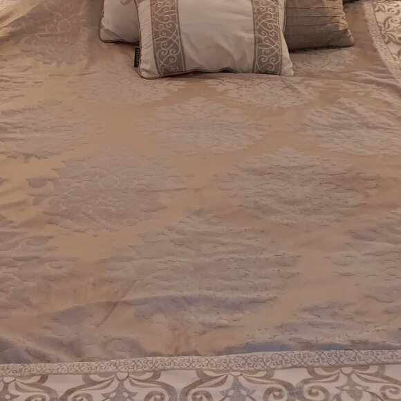 Comforter set - Picture 2 of 2
